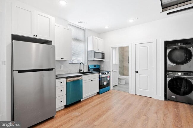 Building Photo - 929 N 40th St Unit STUDIO Rental