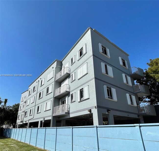 Building Photo - 328 NW 12th Ave Unit 9