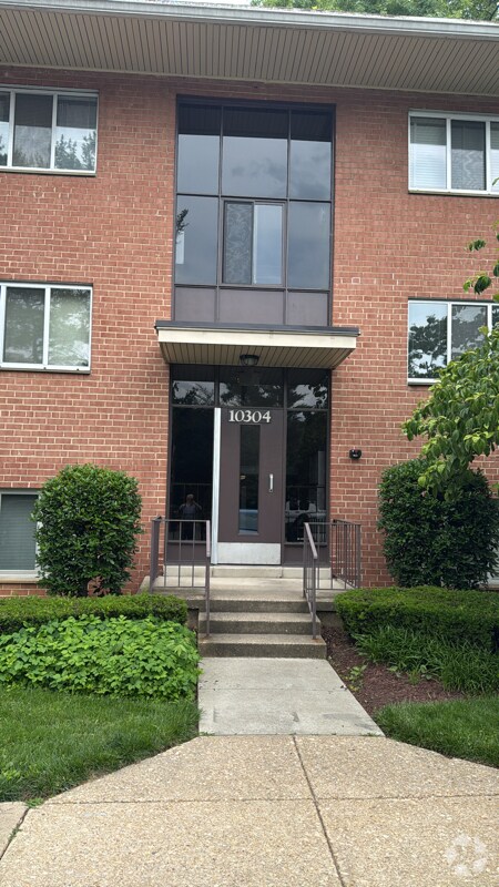 Building Photo - 10304 Rockville Pike Rental