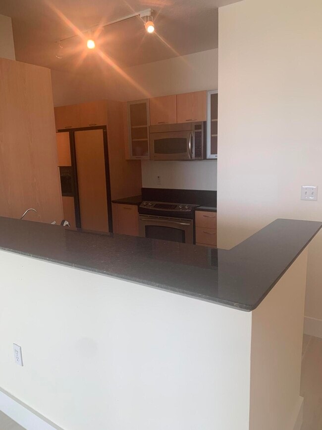 Photo - 100 NE 6th St Unidad 204