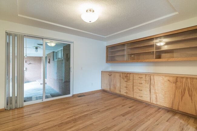 Photo - $500 move-in incentive! Awesome 3-bdrm/2-b... Apartamento Unidad 515 SE 12th