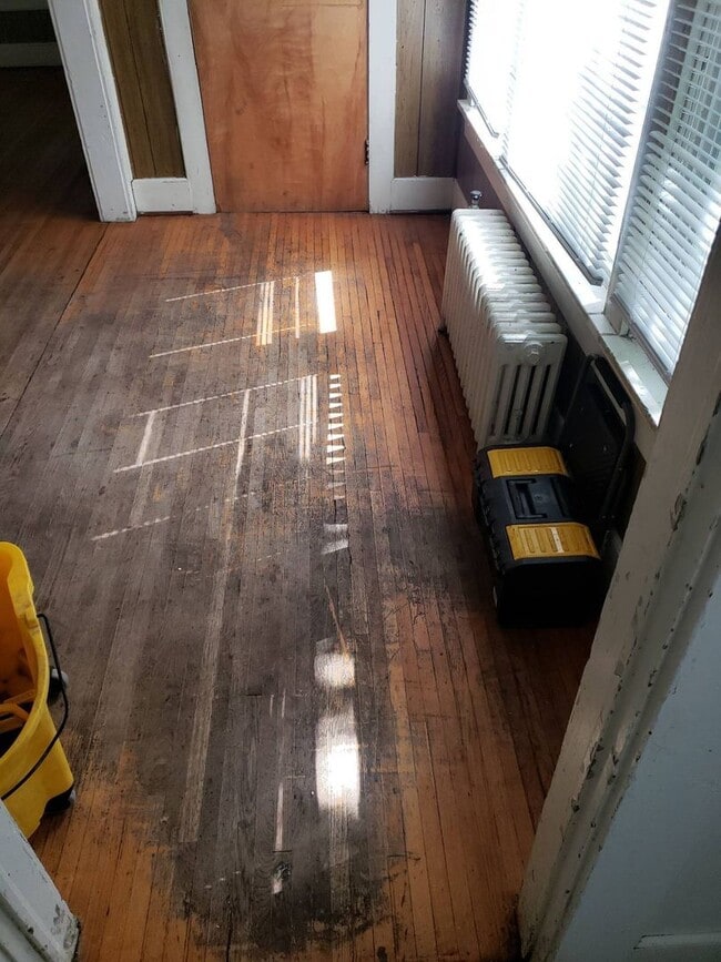 Photo - 415 NE Oak St