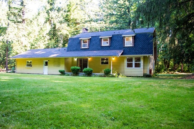 Photo - Three Bedroom House for Rent with Large Yard