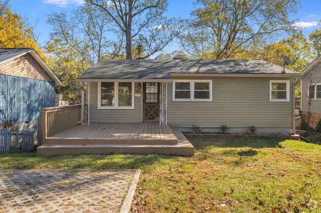 Building Photo - Bright 3-Bedroom in West Asheville with Fe... Rental