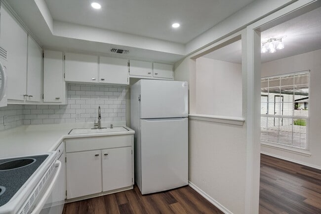 Photo - 2103 Pompton Dr