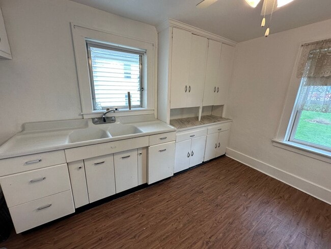 Photo - 103 E Park Ln