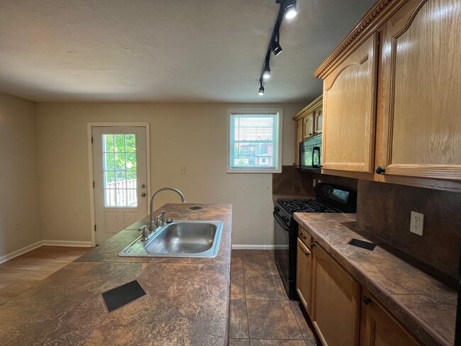 Photo - 5117 Cypress St