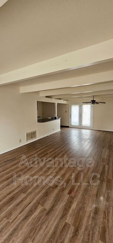 Photo - 824 N 70th St