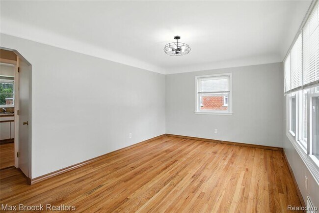 Photo - 25301 Ford St