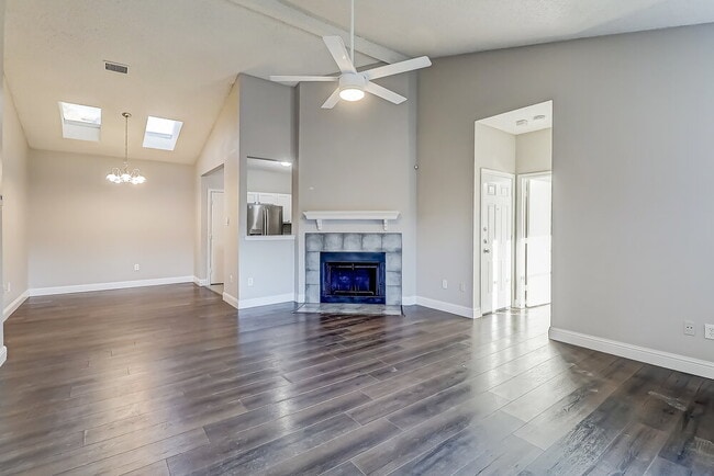 1162 Hemlock Dr