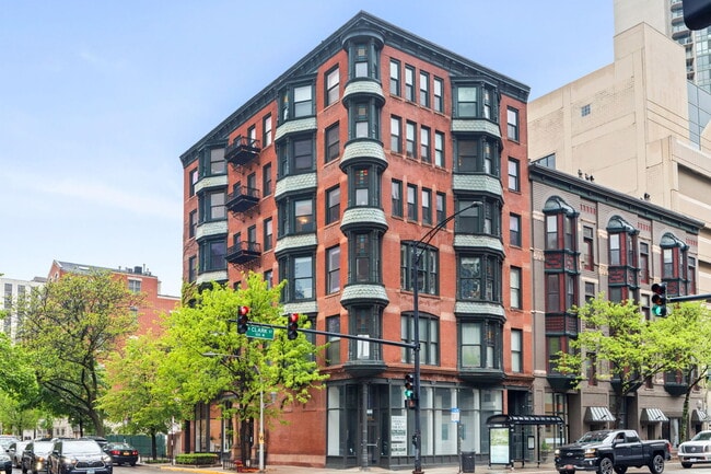 Photo - 104 W Oak St Unit 3E