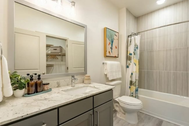 Photo - 650 Sgt Ed Holcomb Blvd S Unidad #3205