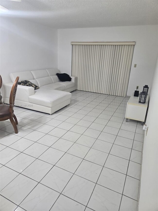 Photo - 5201 NW 7th St Unidad 403