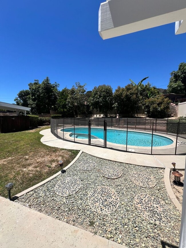 Photo - Santa Paula - Spacious pool home in wonder...