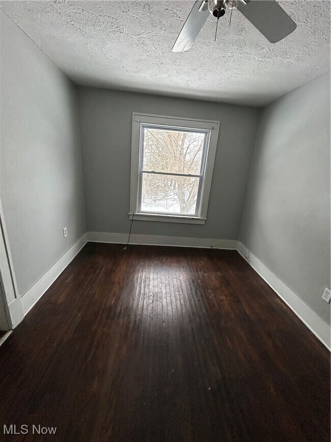 Photo - 5037 Wilson Sharpsville Rd Unidad 4