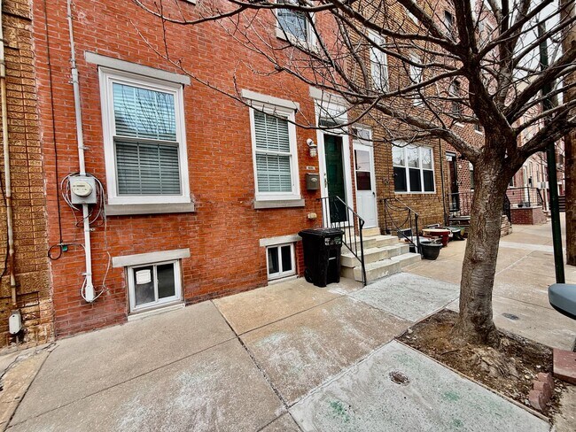 Photo - 2+ BED/1.5 BA Solid HOUSE in great East Passyunk/LOMO location w/ Central AC-HARDWOOD Flooring-WA...