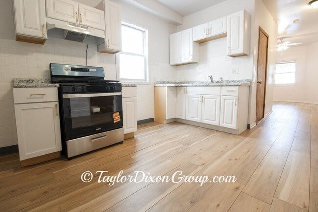 Building Photo - 4339 S Hermitage Ave Unit 2F
