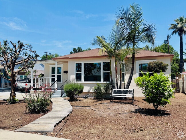 Building Photo - 6533 Balcom Ave Rental