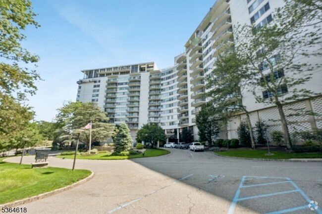 Building Photo - 1 Claridge Dr Unit 518 Rental