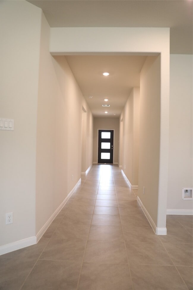Photo - 523 Ellwood Terrace Ln
