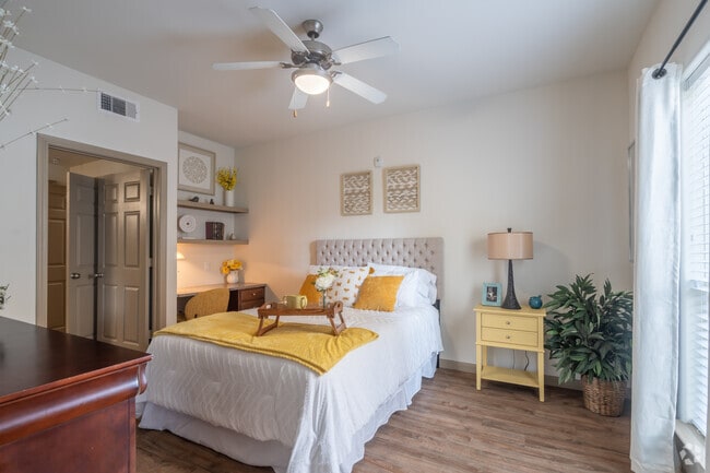 1BR, 1BA - 756SF - Eaglebrook Apartments