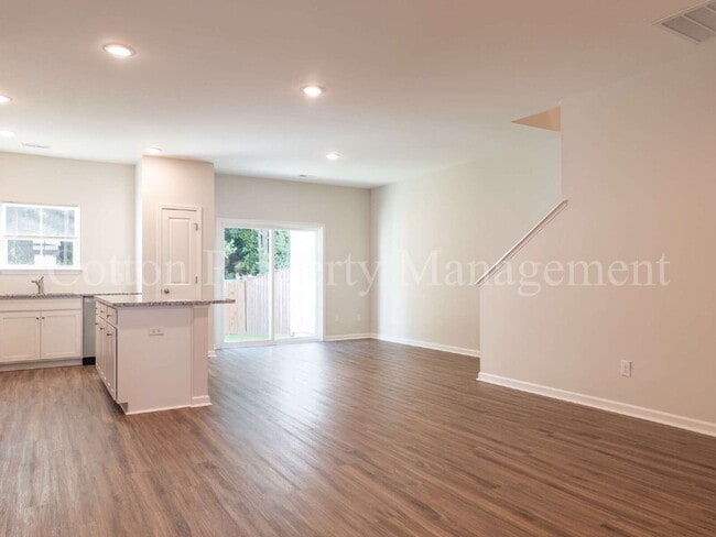 9044 Laurel Bay Ln