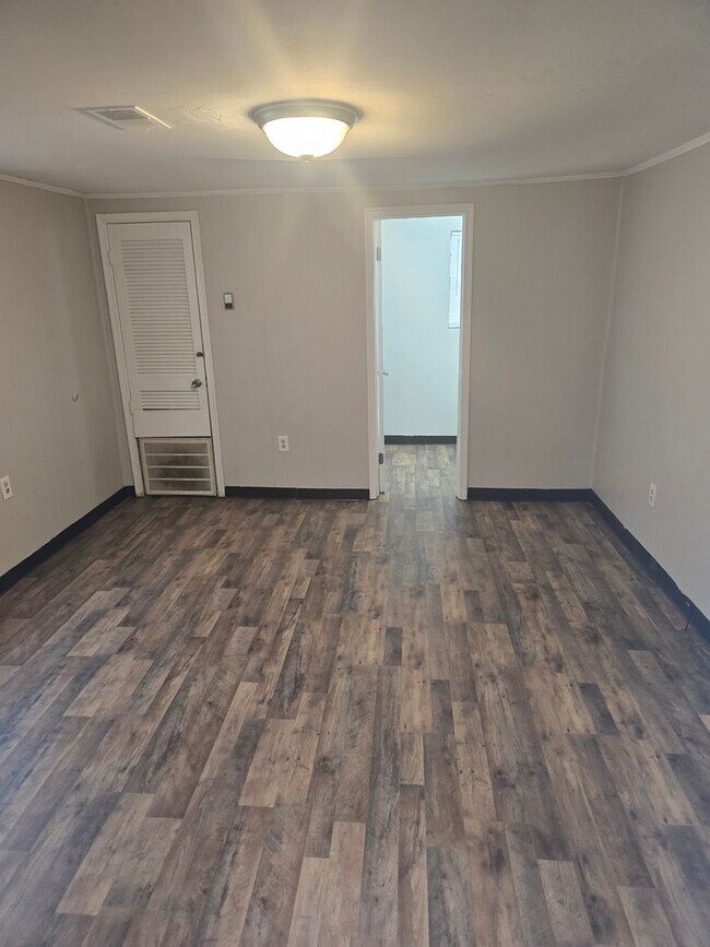 Photo - 2 Bed 1 bath duplex right across from Midl...