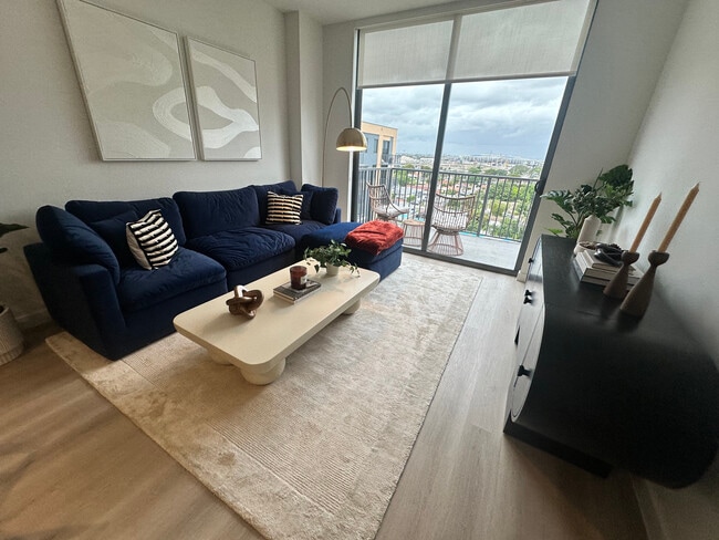 Building Photo - 801 NW 39th Ct Unit B1