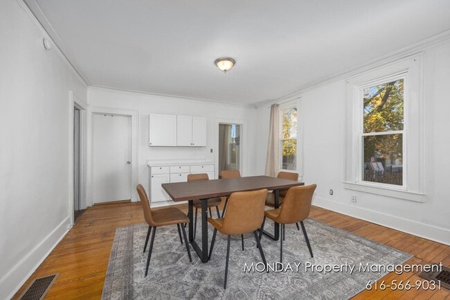 Photo - 263 W Muskegon Ave