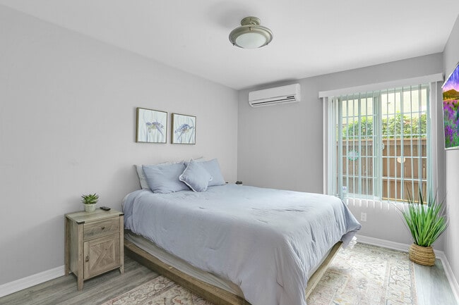 Photo - 5252 Balboa Arms Dr Unit 166