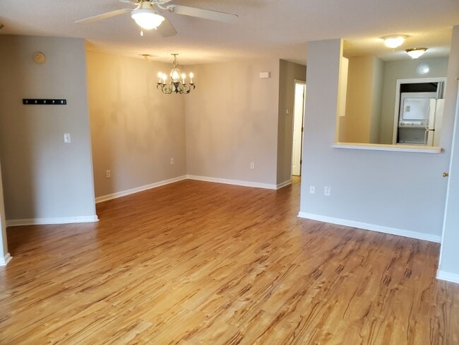 Photo - 501 Pinewood Rd Unidad D