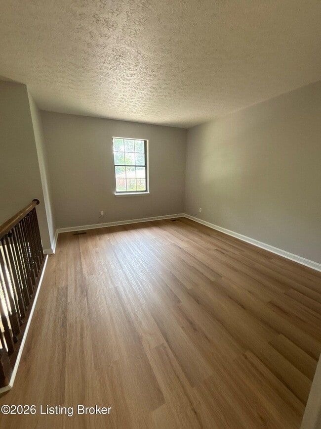 Photo - 418 Lyndon Ln