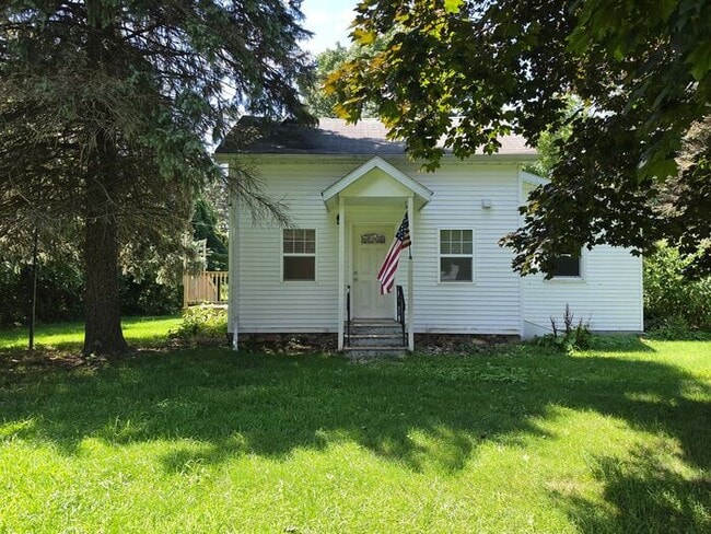 Building Photo - 3 bedroom home Eau Claire