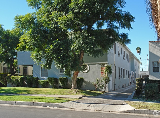 1135 S Norton Ave