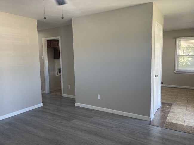 Photo - 1706 E 2nd St