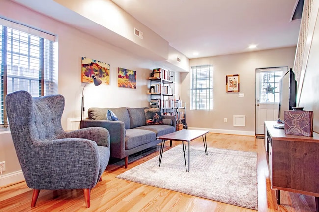 Photo - 17 17th St SE