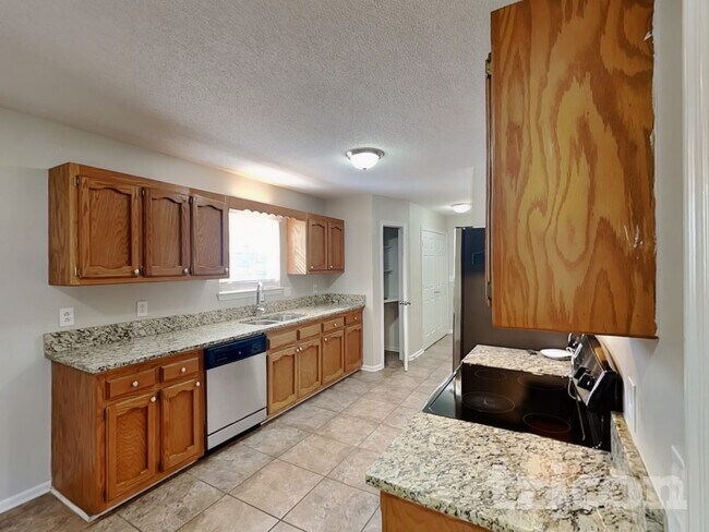 Photo - 1135 Mahogany Trail