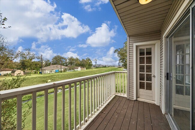 Building Photo - 2223 Par Ln