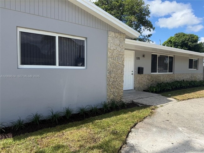 Photo - 170 NE 174th St