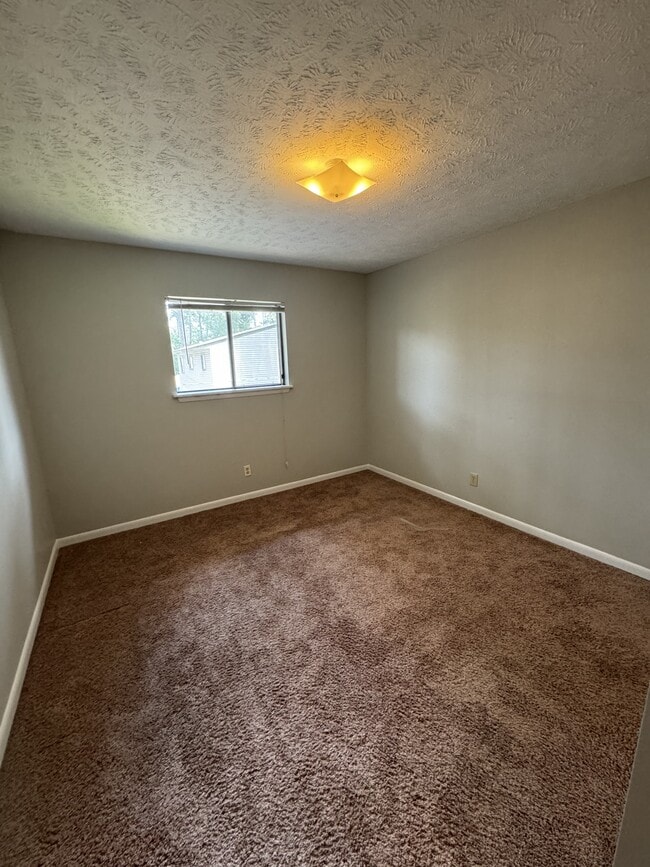 Photo - 909 Applewood Ln