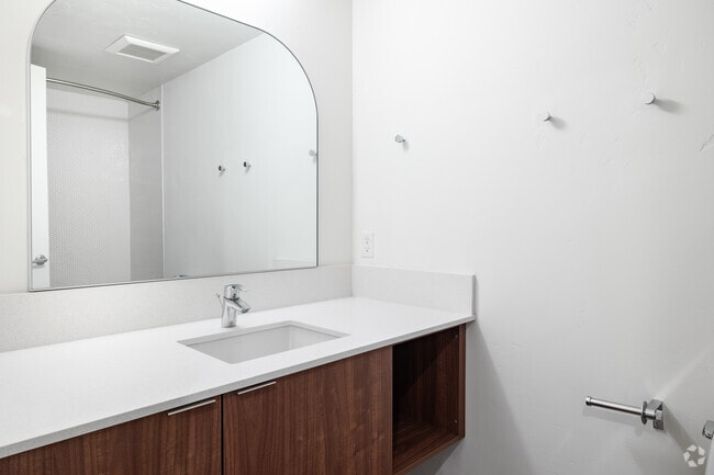Studio, 1BA - 385SF