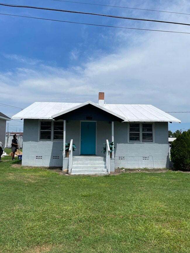 105 N Alford Ave