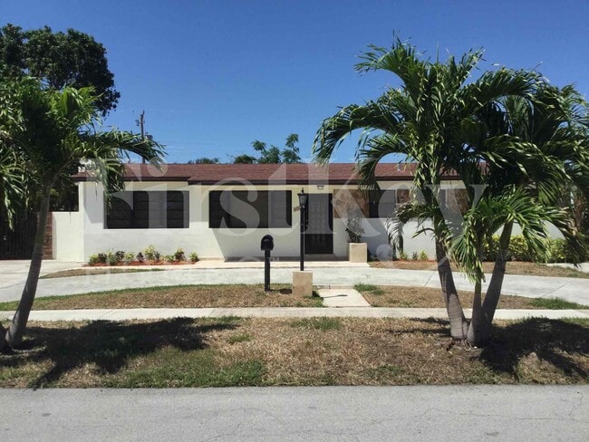 Photo - 855 W 72nd St