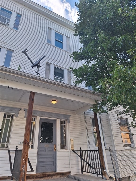 Building Photo - 130 Shurtleff St Unit 3