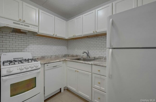 Photo - 4 Consulate Dr