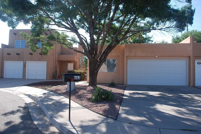 Photo - 643 Reeves Pl SW