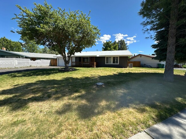 Building Photo - 4321 Myrtlewood Dr