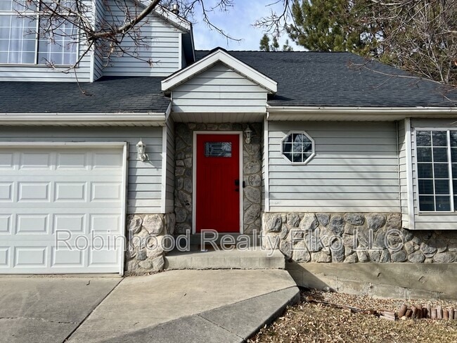 Photo - 2211 Sierra Dr