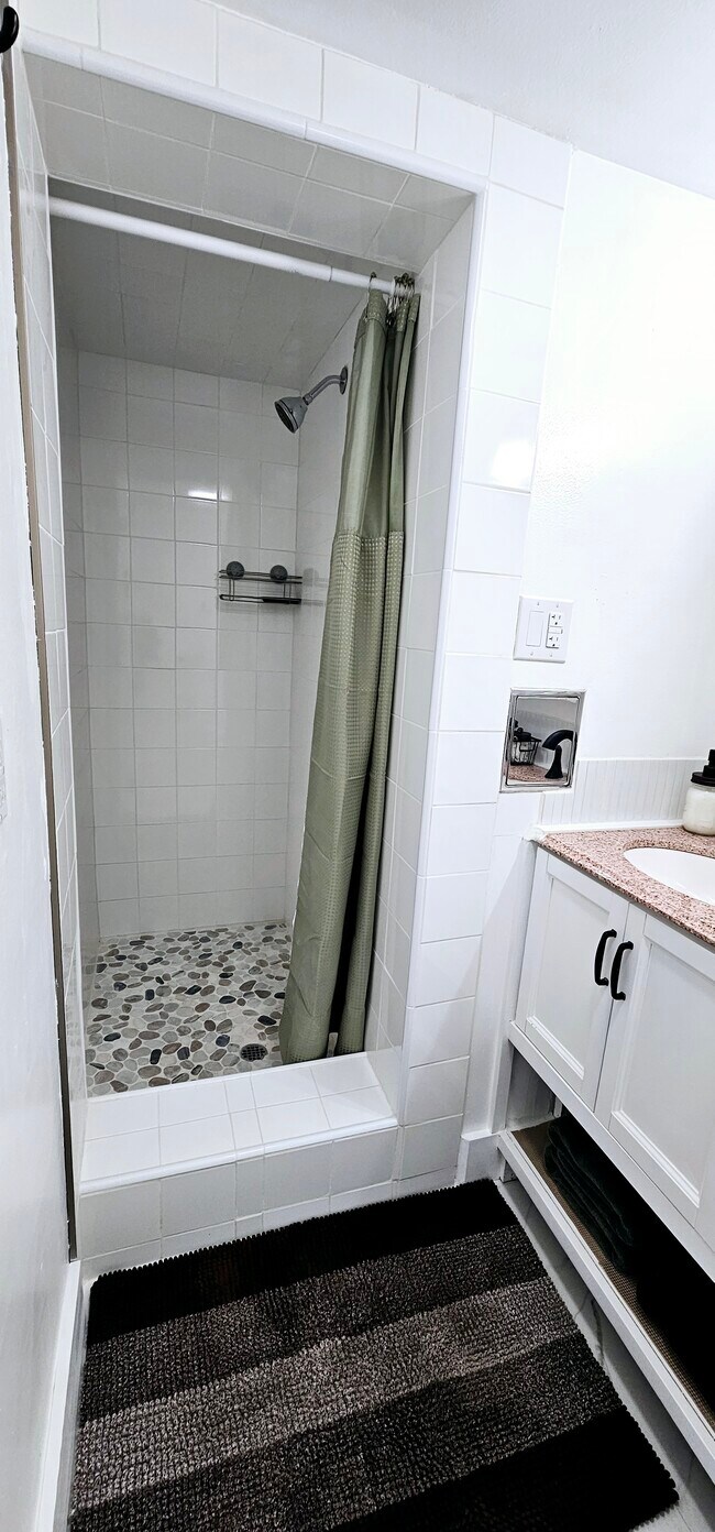 Photo - 1168 Herbert Ave Unit B