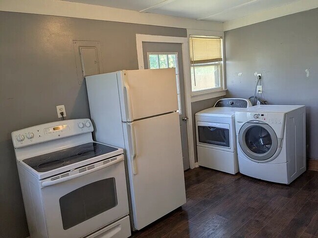Photo - 310 N Locust St